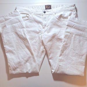 Rich & Skinny white jeans, sz 32, great condition, perfect for spring & summer